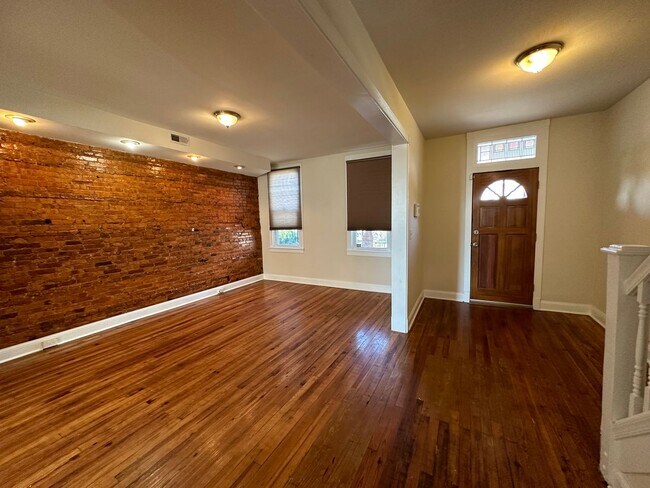 Foto del edificio - Bright and Airy 4Bedroom Townhome in Waverly