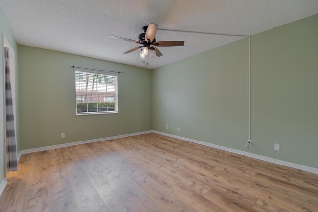 Building Photo - 2025 S Seacrest Blvd