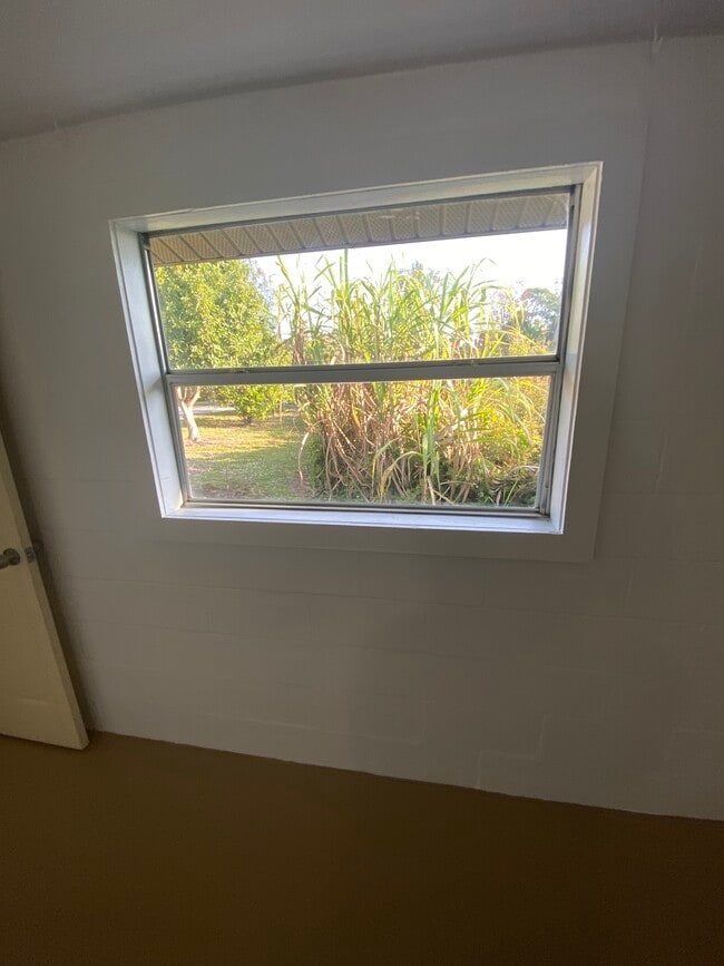 Ubicación tranquila con un lago en la parte trasera. - 5344 Caldwell St