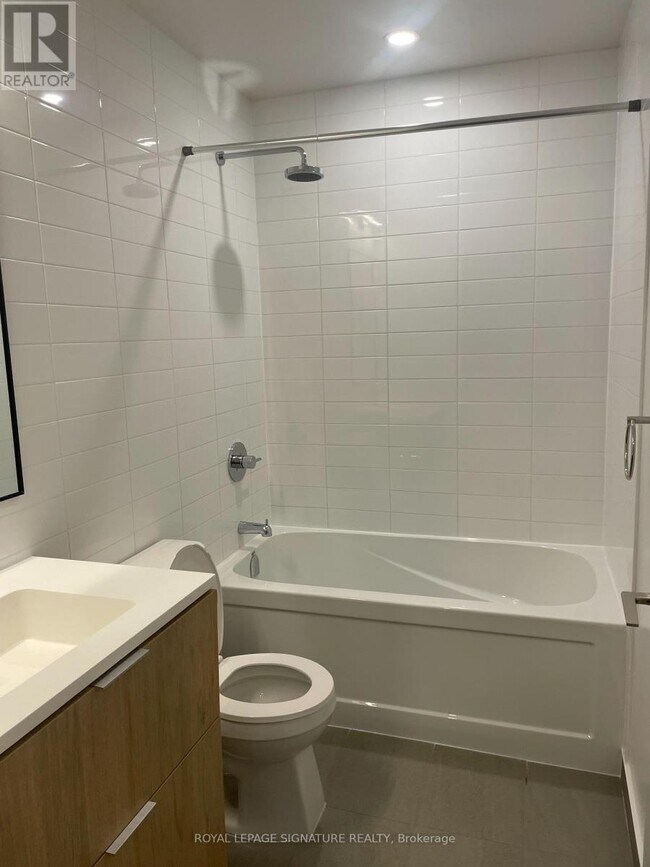 Photo du bâtiment - 25 Nicholas Ave