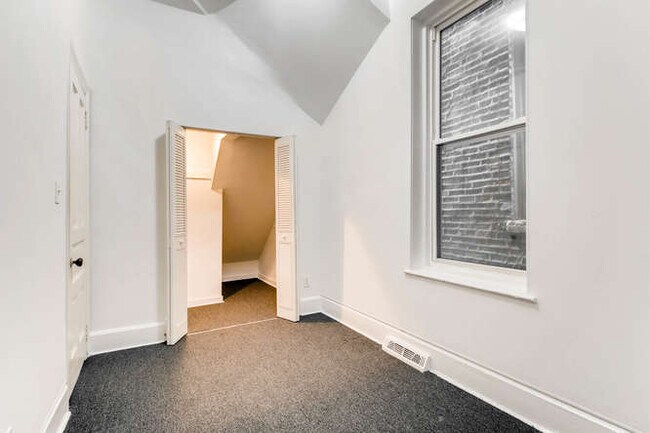 Foto del edificio - 722 W 18th St