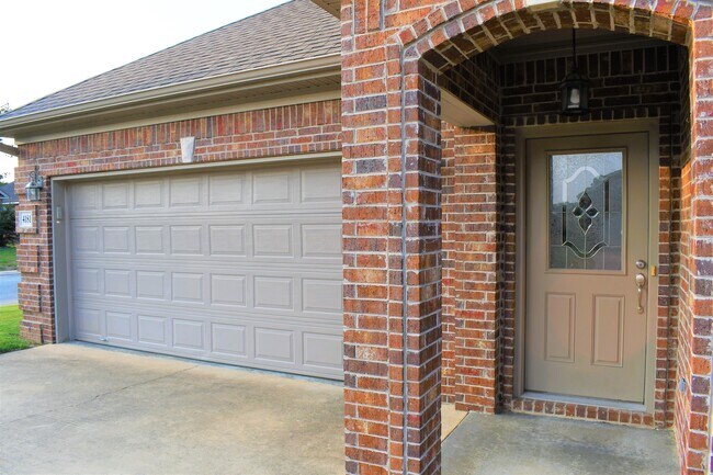 Building Photo - 4181 Heritage Oak Dr