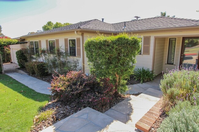 Building Photo - Exceptional Monterey Heights 4 Bedroom Hou...