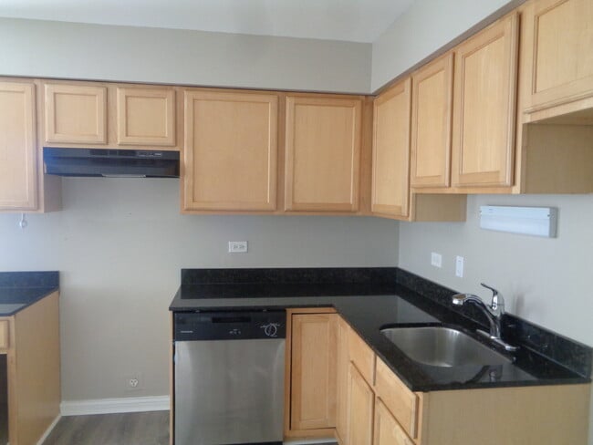 Building Photo - 9433 86th Ct