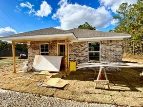 Building Photo - 1140 CR 194