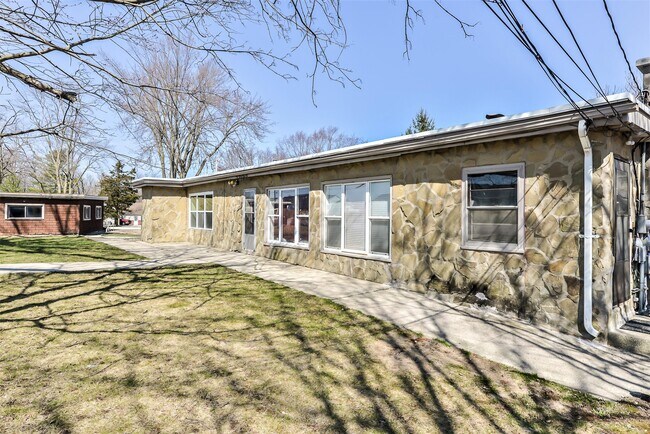 Foto del edificio - 7200 Whitmore Lake Rd