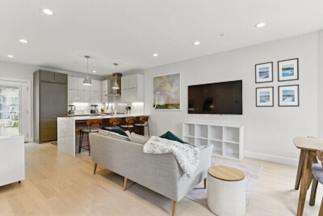Building Photo - 54 Robey St
