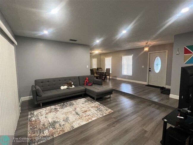 Foto del edificio - 7975 NW 8th St