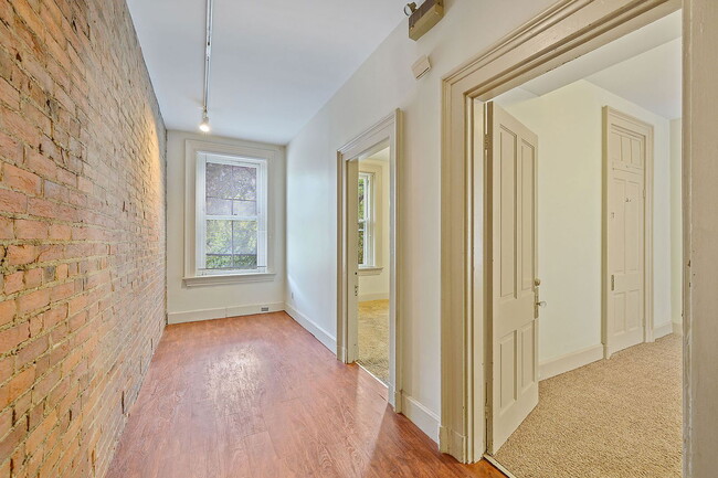 Photo - 30 E Hollister St Apartment