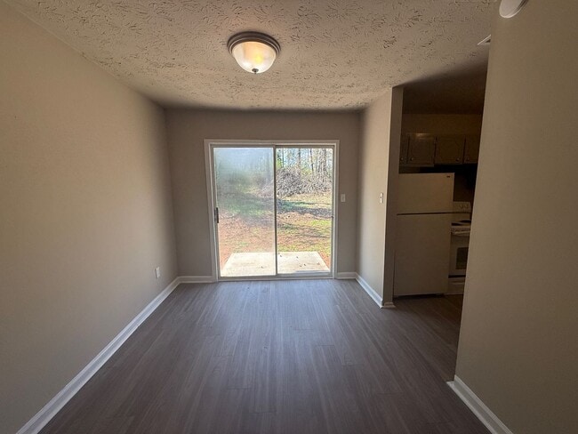 Building Photo - 255/257 Rustwood Dr