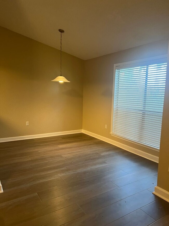 Building Photo - 2/2 first floor unit in Village Townhomes ...