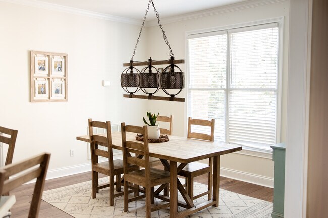 Foto del edificio - 1709 Crosswinds Way
