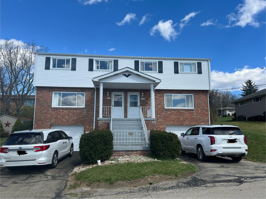 Primary Photo - 215 Orchard Hill Dr