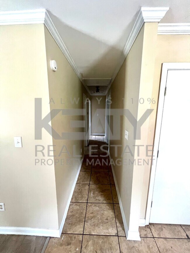 Building Photo - 3 Bedroom, 2 Bathroom House is Available Now!