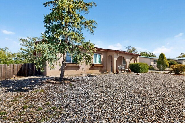 Foto del edificio - 2702 Avenida Del Sol