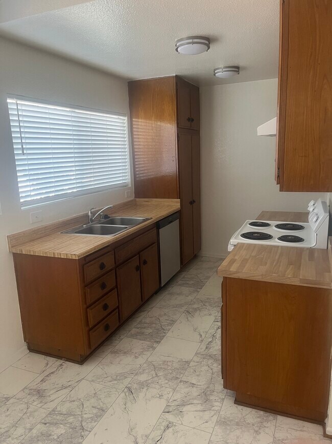 Foto del edificio - 8652 Gloria Ave