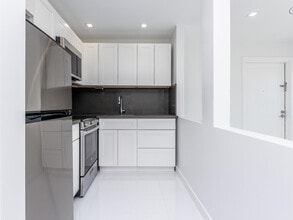 Building Photo - 2420 Diana Dr