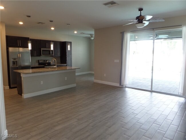 Foto del edificio - 2909 NW 24th Ave