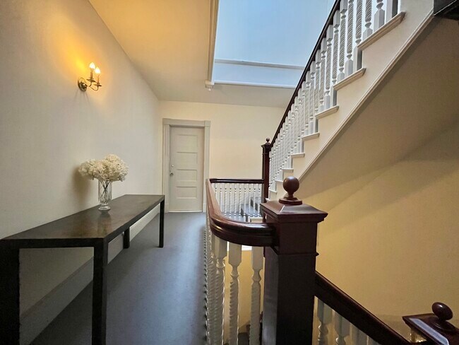 Foto del edificio - 137 Bay State Rd