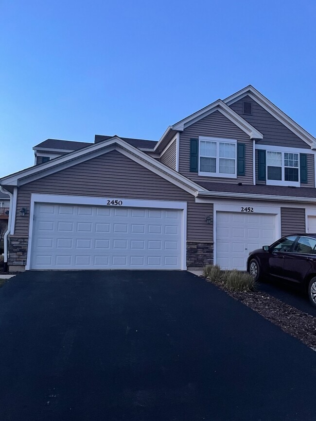 Building Photo - 2452 Golf Ridge Cir