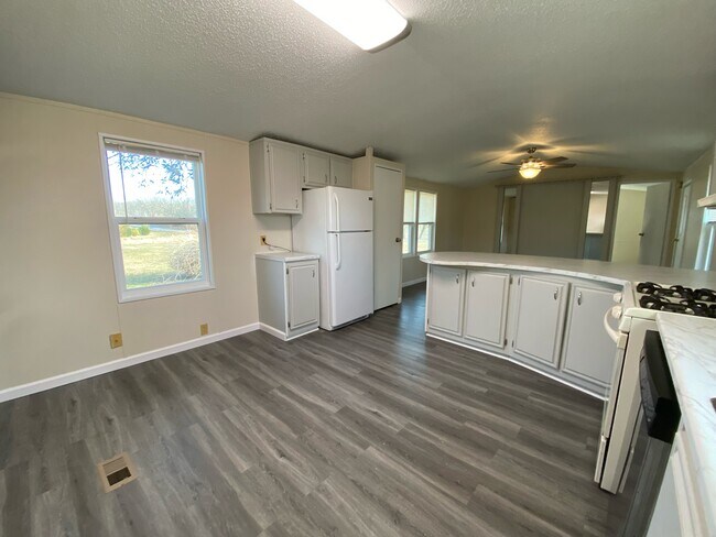 Building Photo - 166 Gronczniak Rd
