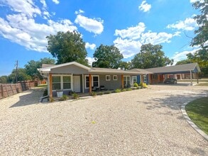 Building Photo - 620 Bosque Ln
