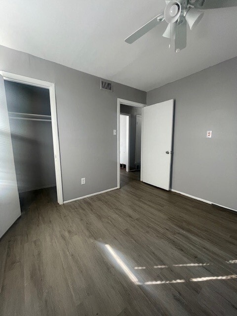 Foto del edificio - 8411 Glen Regal Dr