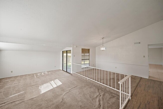 Foto del edificio - 15822 Danford Dr
