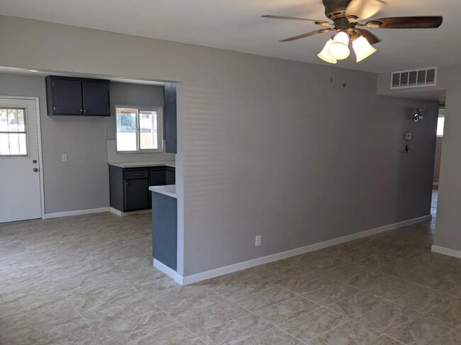 Foto del edificio - 8325 Fillmore Ave