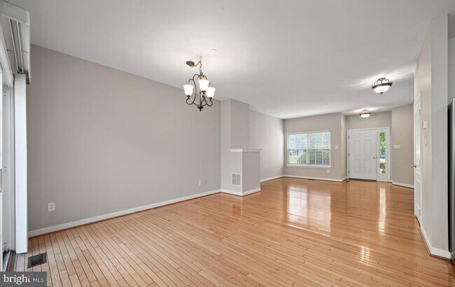 Foto del edificio - 4618 Old Oak Rd