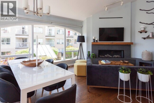Photo du bâtiment - 788-788 W 8th Ave