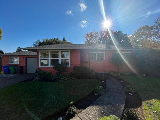 Foto del edificio - NE PDX 3Bed + 1Ba House in Parkrose Height...