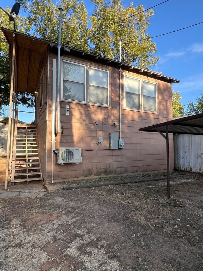 Building Photo - 1707 Kemp Blvd