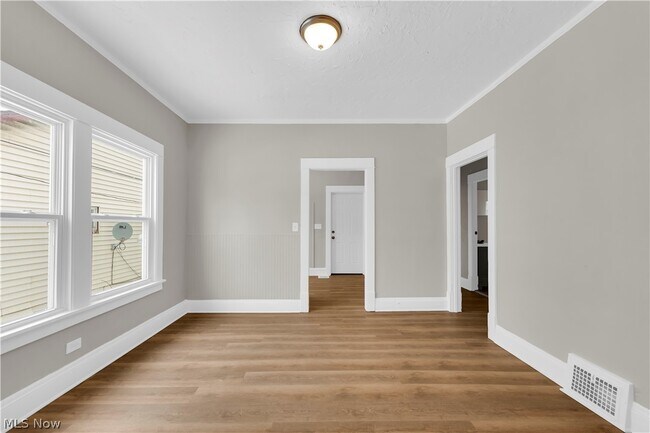 Foto del edificio - 9409 Denison Ave