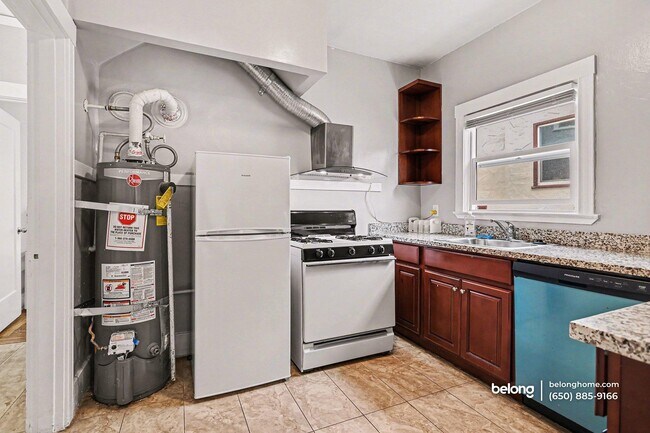 Foto del edificio - 2366 Virginia St