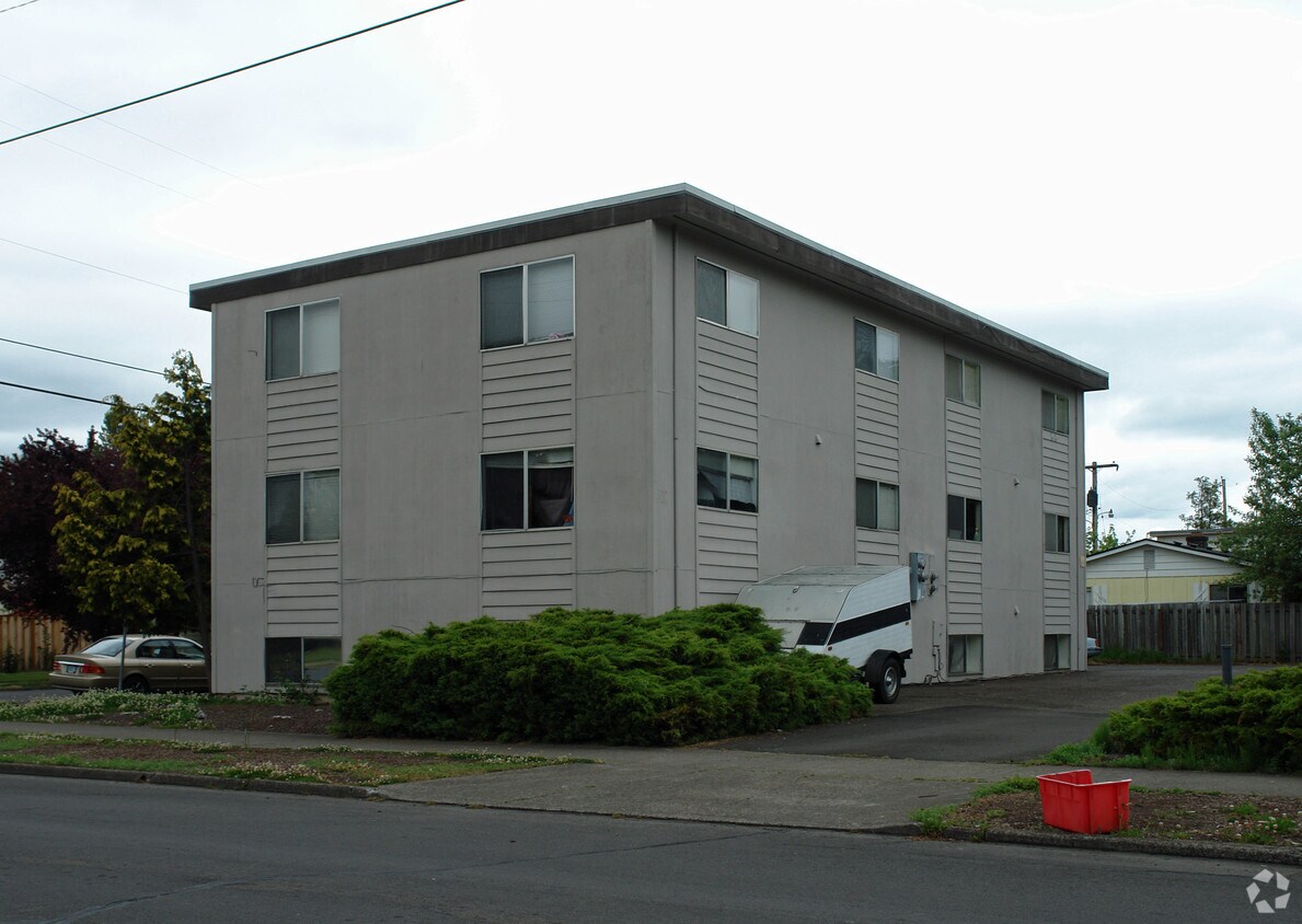 Primary Photo - 978 NW Cleveland Ave