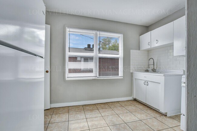 Building Photo - 1429 Nightingale Rd