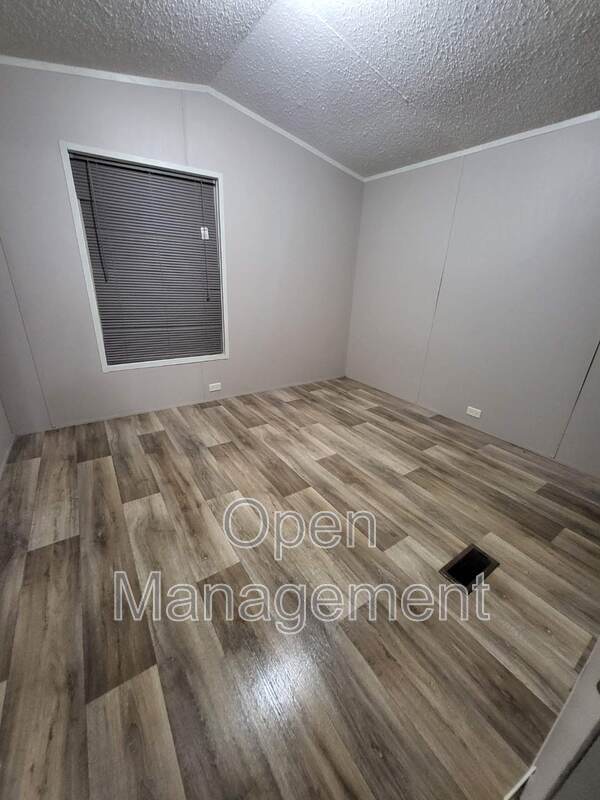 Foto del edificio - 3510 Bluegrass Park Dr