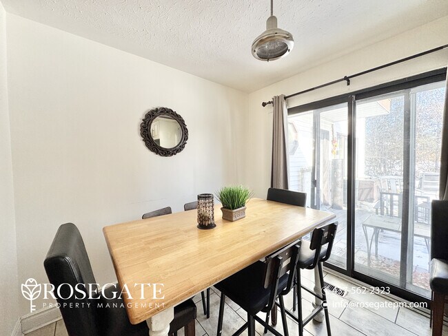 Building Photo - Charming 2-Bedroom Detached Home with Fireplace & Backyard Deck in Oshawa