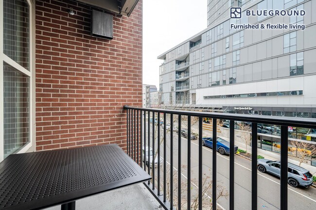 Foto del edificio - 11000 NE 10th St