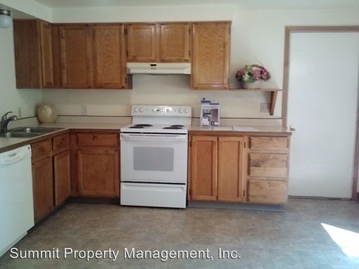 Building Photo - 211 Red Fox Rd