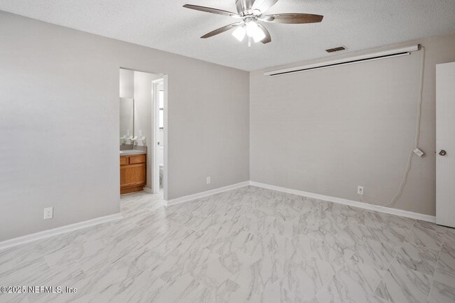 Building Photo - 7650 Cranberry Ln S
