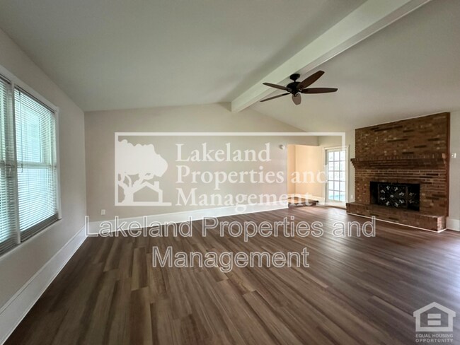 Foto del edificio - 2926 Forestgreen Dr S