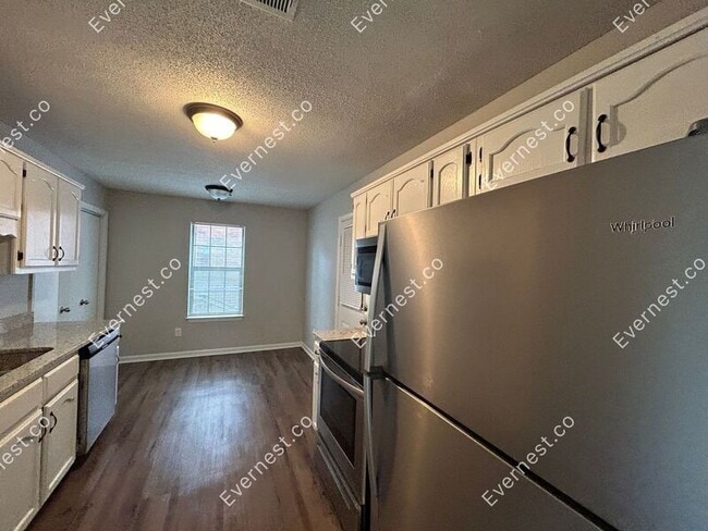 Building Photo - 6832 Maury Dr