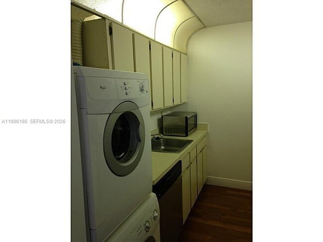 Foto del edificio - 8260 SW 210th St