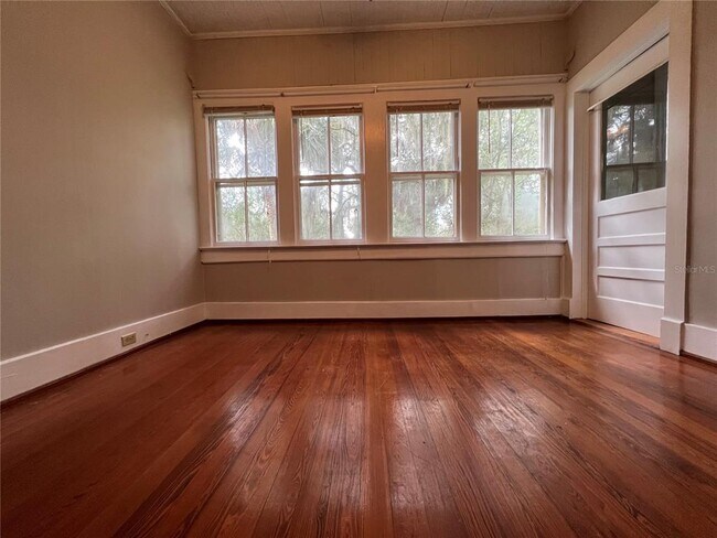 Building Photo - 414 NE 5th Ave