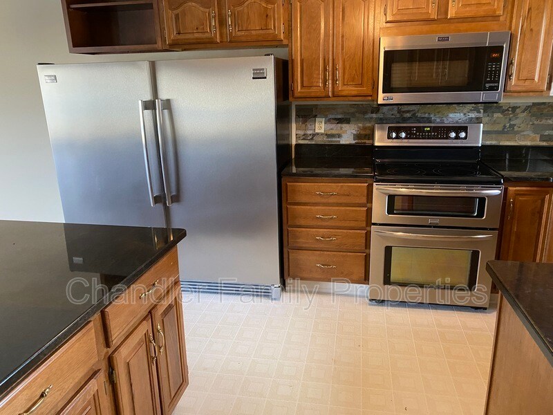 Foto principal - 5680 Spring Brook Rd