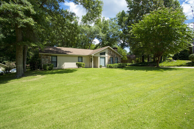 Building Photo - 4300 Bridgecrest Dr