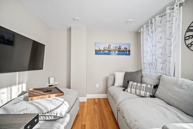 Building Photo - 169 Endicott St