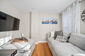 Building Photo - 169 Endicott St